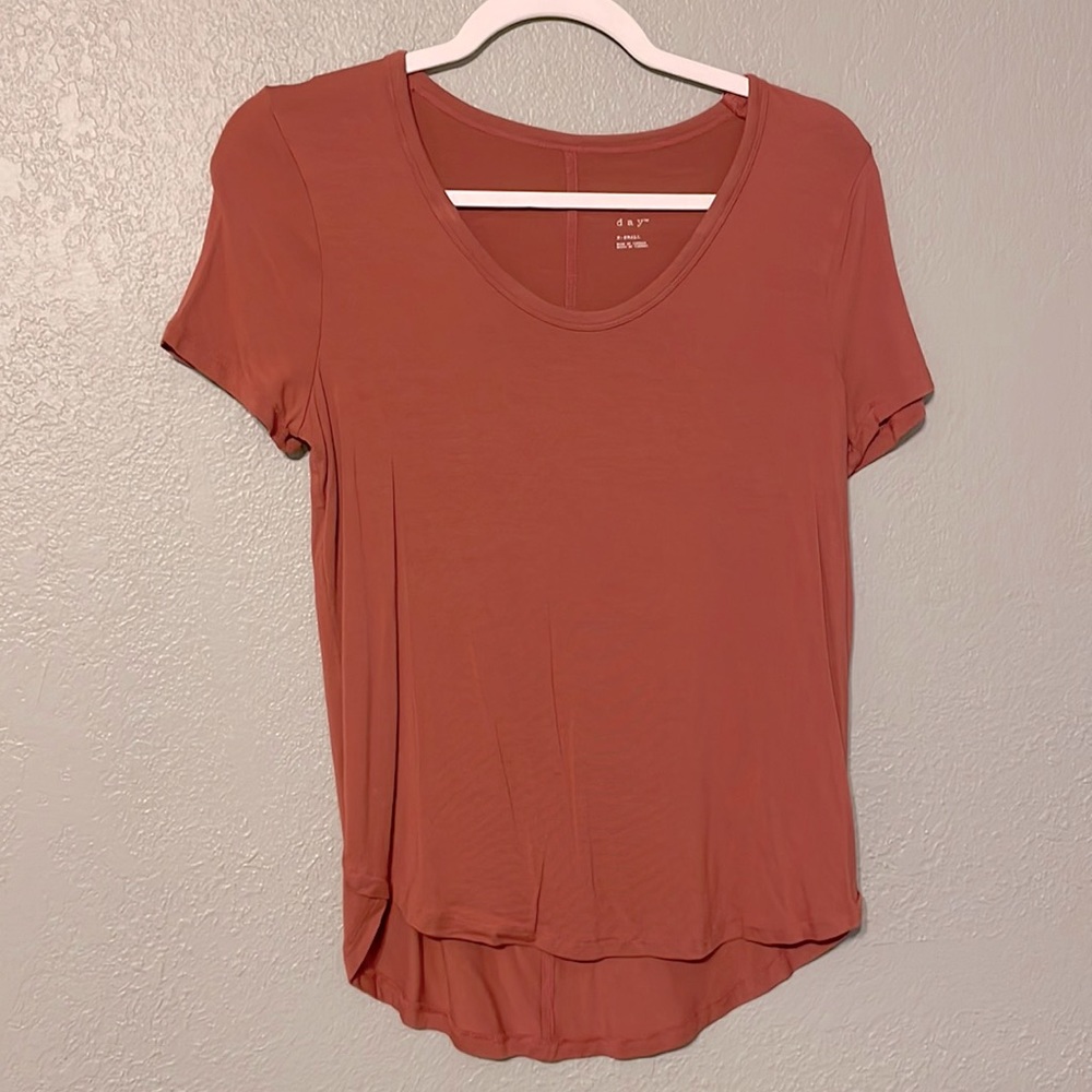 x-small pink t-shirt